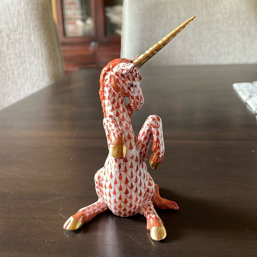 Herend rust fishnet unicorn with24K accents